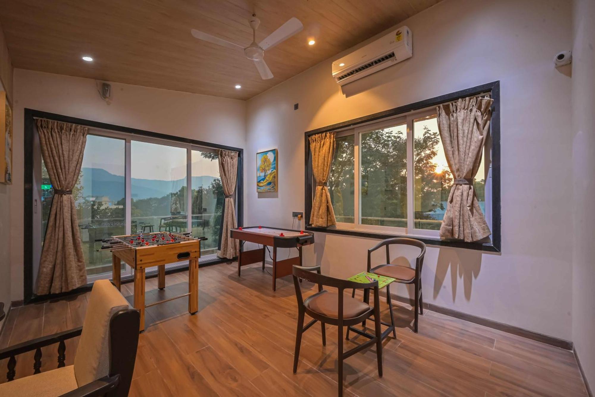Elegant Villa By Tropicana Stays โลนาวาลา ภายนอก รูปภาพ
