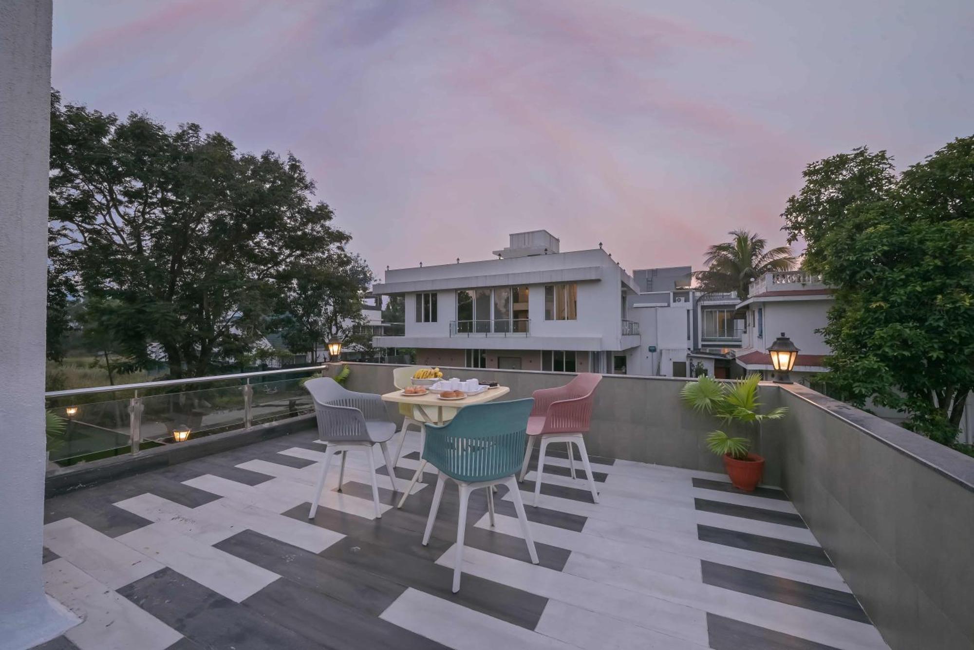 Elegant Villa By Tropicana Stays โลนาวาลา ภายนอก รูปภาพ