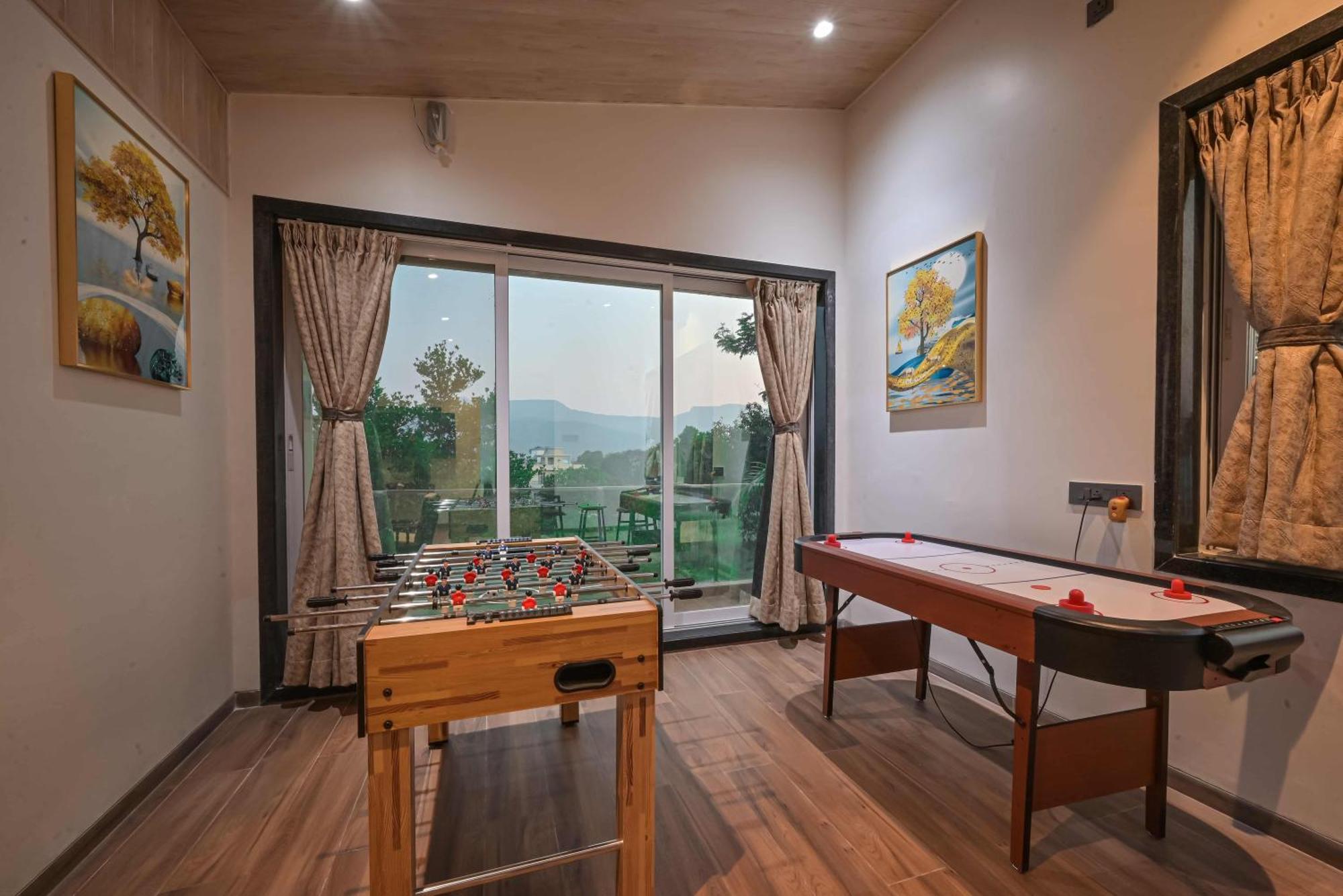 Elegant Villa By Tropicana Stays โลนาวาลา ภายนอก รูปภาพ